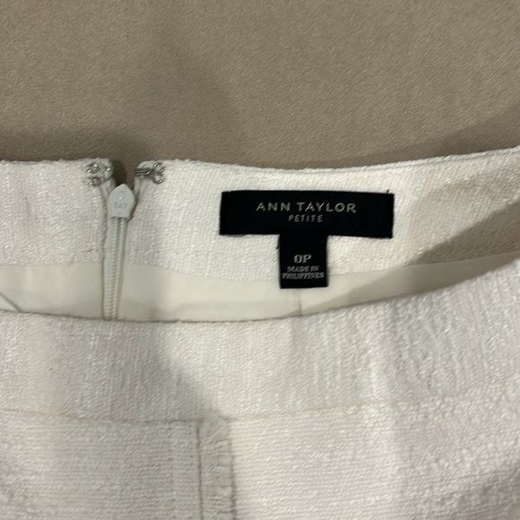 Ann Taylor Fringe Tweed Pencil Skirt Size 0P Cream - Picture 3 of 5